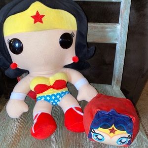Wonder Woman Pop! Back Pack and cube plush